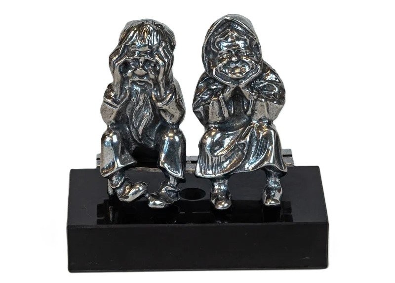 Abraham en Sara op bankje